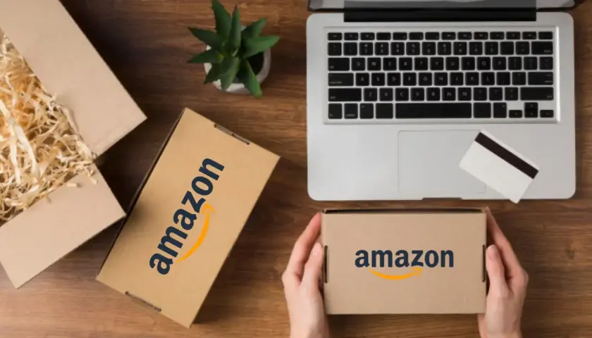 Przygotowanie paczek do wysyłki na Amazonie. Dowiedz się, jak sprzedawać na Amazonie, korzystając z laptopa i karty płatniczej.