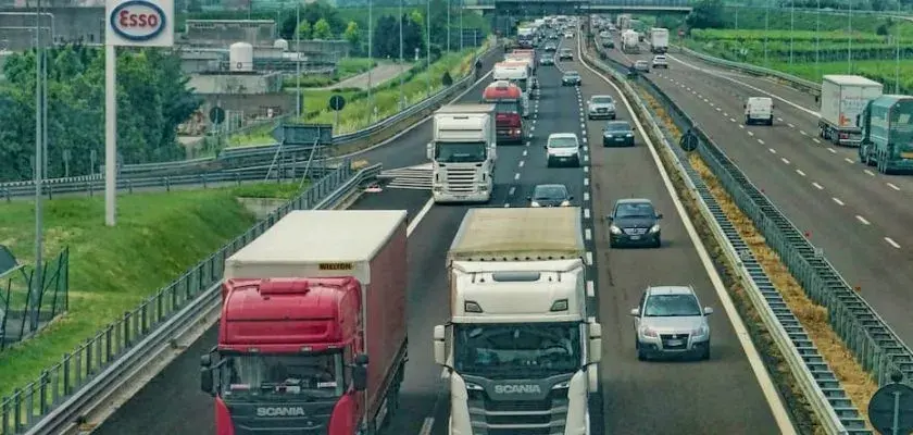 Ile kosztuje ubezpieczenie ciężarówki? Poznaj ukryte koszty i czynniki