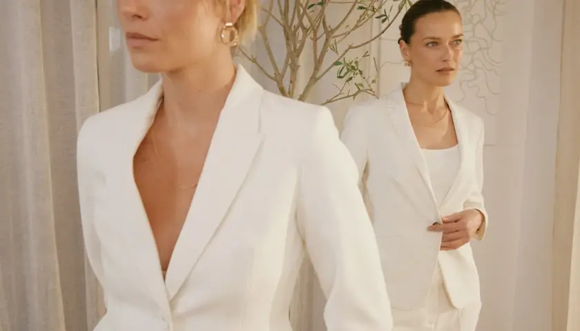 Jaka bluzka do garnituru damskiego? Stwórz look na każdą okazję.