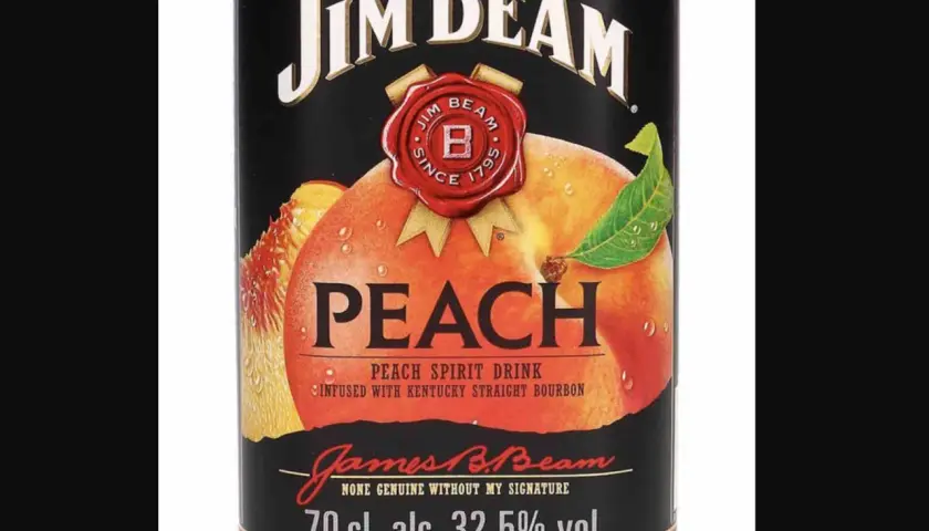 Butelka Jim Beam Peach z brzoskwinią i liściem.