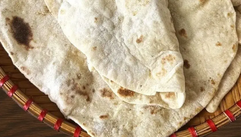 Domowy lawasz przepis na pyszne, cienkie placki. Idealne do wrapów i jako dodatek do dań.