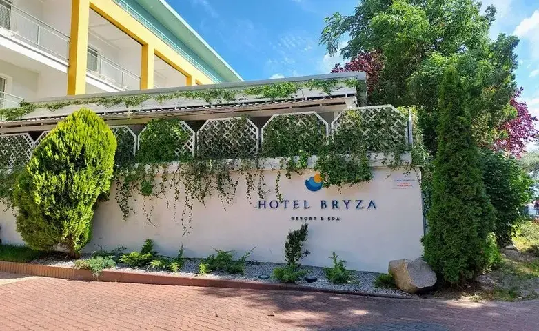 Ile lat ma hotel Bryza? Poznaj historię i rozwój tego miejsca
