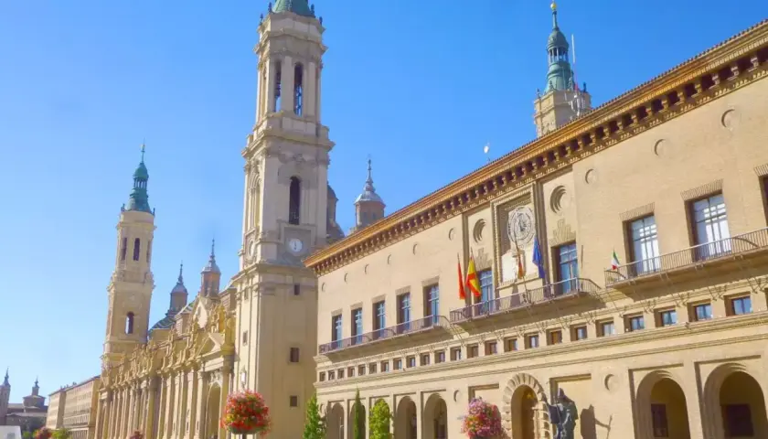 Plaza del Pilar, Zaragoza. Impresionante basílica y ayuntamiento. ¡Ideal para saber qué ver en Zaragoza en 1 día!