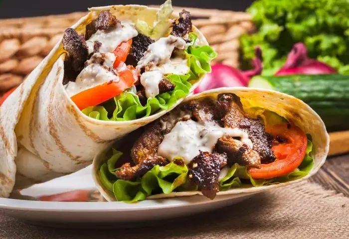 Ile kcal ma kebab w cieście? Sprawdź, co naprawdę jesz!