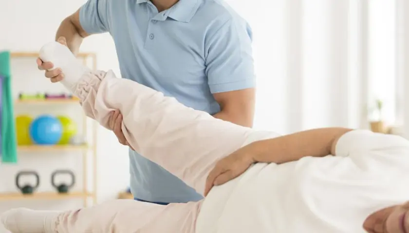 Rehabilitacja biodra: Jak odzyskać sprawność po urazie lub operacji?