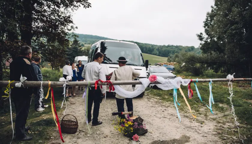 Dzień przed ślubem jak się nazywa – tradycje i znaczenie w Polsce