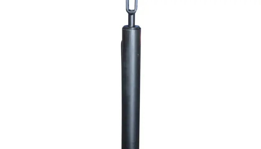 Hydraulikzylinder für Holzspalter, bereit für die Reparatur.