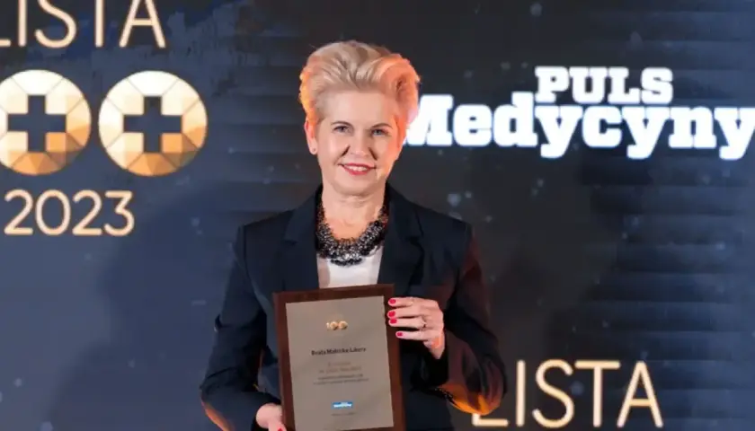Beata Małecka-Libera z nagrodą na gali Puls Medycyny 2023.