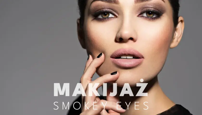 Kobieta z perfekcyjnym makijażem smokey eyes, zmysłowo dotyka swojej twarzy.