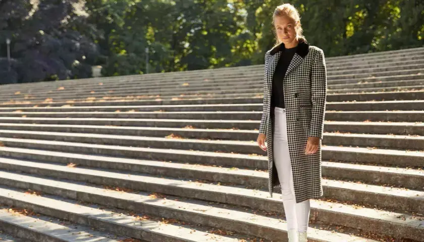 Najlepsze outfit na jesień: jak stworzyć stylowe i praktyczne zestawy