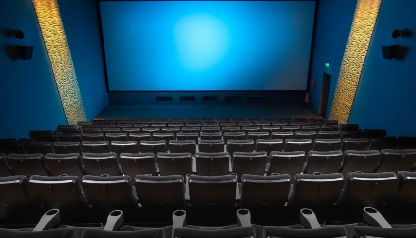 Czy można wnosić jedzenie do kina Cinema City? Zasady, które musisz znać