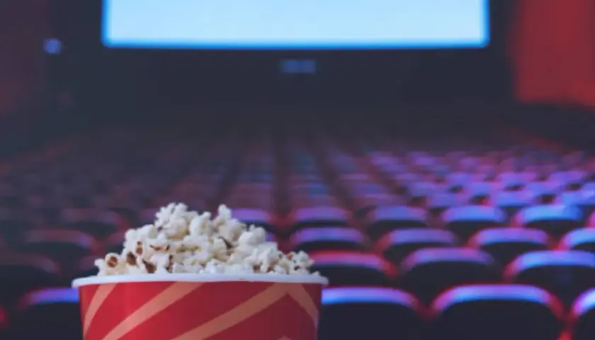 Ile czasu film jest w kinie? Sprawdź, jak długo możesz oglądać!