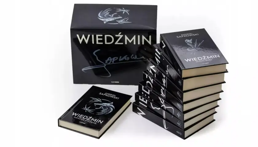 Kolekcja wszystkich książek Wiedźmin Andrzeja Sapkowskiego w czarnym, eleganckim wydaniu.