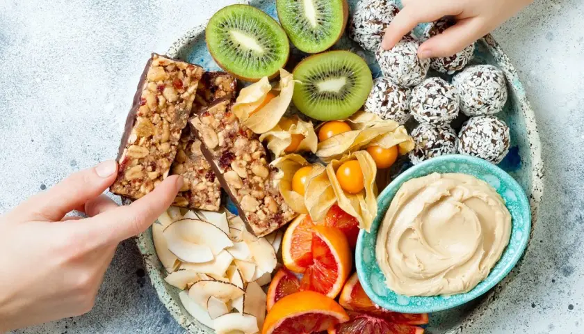 Zdrowe przekąski na diecie: 100 kcal, przepisy i porady. Chudnij bez głodu!