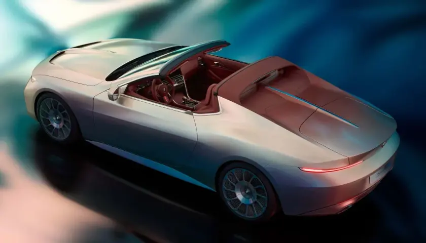 Lussuosa BMW Skytop cabriolet color argento con interni in pelle rossa, su sfondo blu sfumato.
