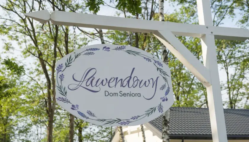 Lawendowy dom seniora: Jak wybrać najlepszą opiekę dla bliskich?