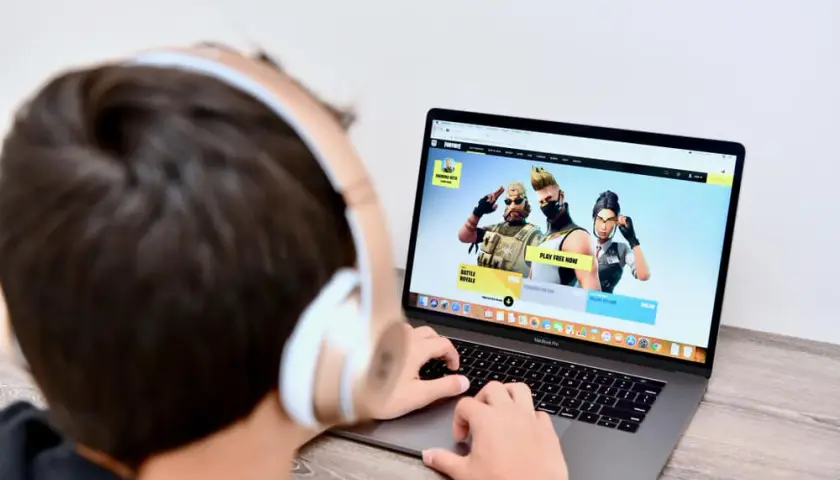 Czy na MacBooku można grać w gry? Odkryj ograniczenia i możliwości