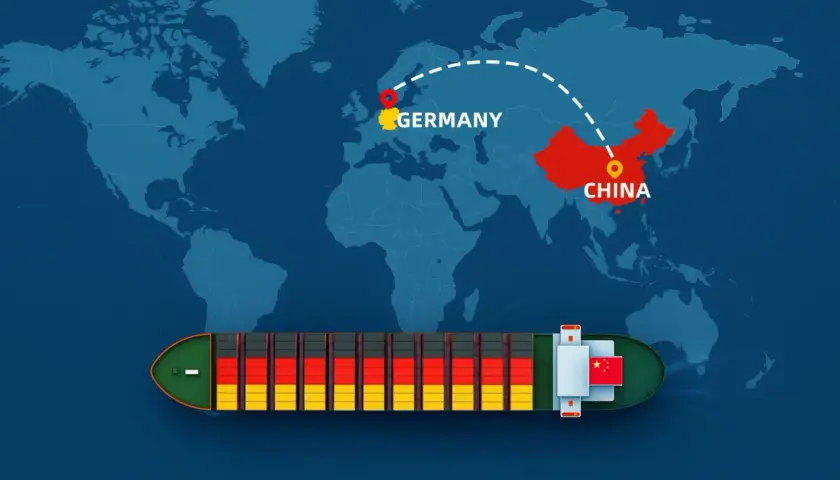 Frachtschiff mit Deutschlandflagge auf dem Weg von China nach Deutschland. Die Route zeigt die lange Reise.