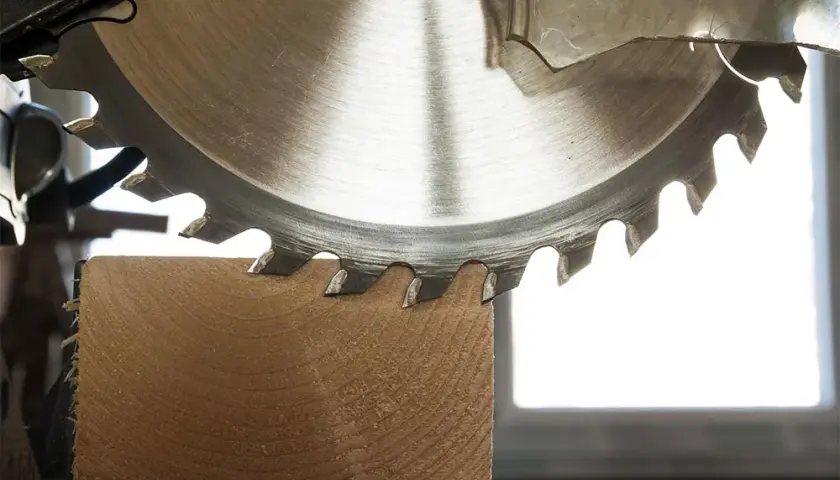 Comment utiliser une scie circulaire en toute sécurité et efficacement