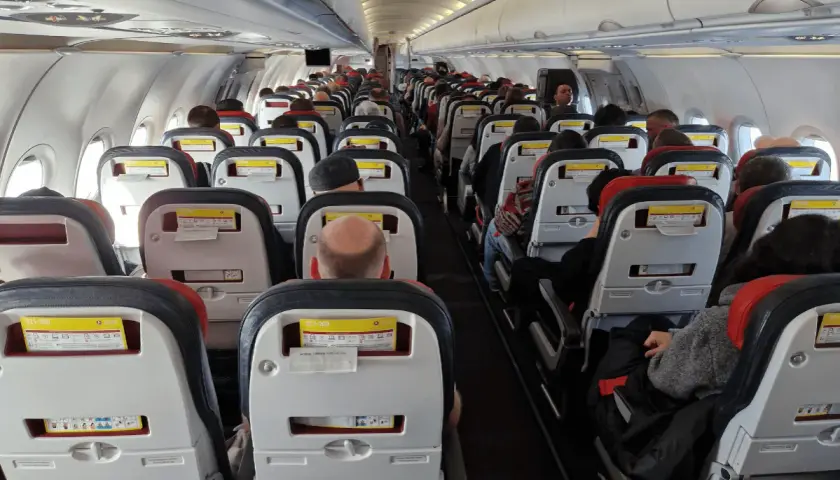 Czy można zabrać kanapki do samolotu Wizz Air i uniknąć problemów?