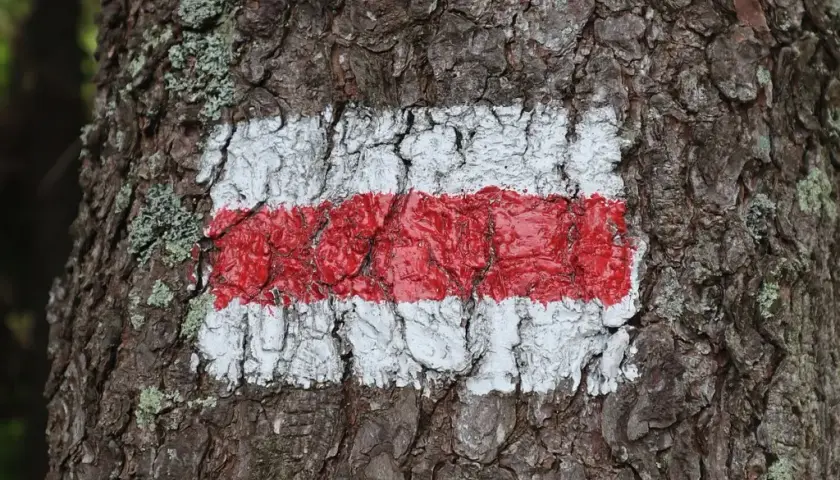 Czerwony szlak w górach: Główna trasa, nie trudność! Poznaj prawdę