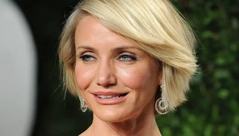 Cameron Diaz w stylowej fryzurze bob, idealnej dla okrągłej twarzy po 50.