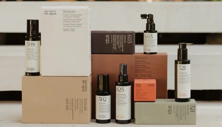 Descubre los secretos del agua en esta colección de productos de skincare, haircare y bodycare.