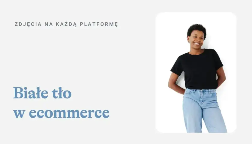 Uśmiechnięta kobieta w czarnej koszulce i jeansach na białym tle. Zdjęcia na każdą platformę, białe tło w ecommerce.