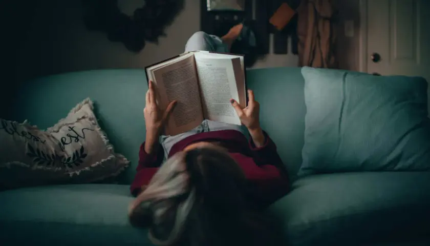 Czy warto czytać książki? Przekonaj się na przykładach z literatury!