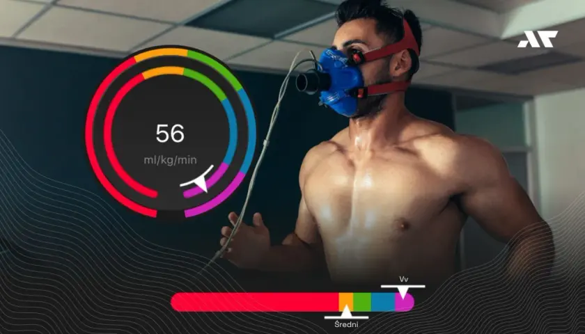 Mężczyzna w masce oddechowej podczas testu wydolnościowego. Wynik 56 ml/kg/min wskazuje na jego VO2max.