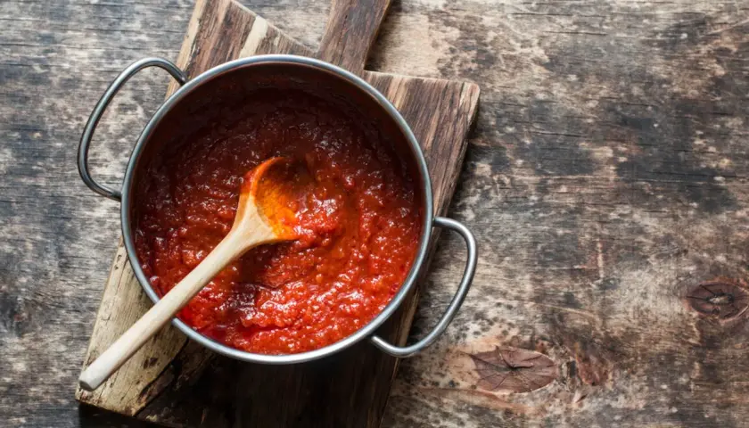 Jak zrobić sos do spaghetti z przecieru - prosty przepis na pyszny smak