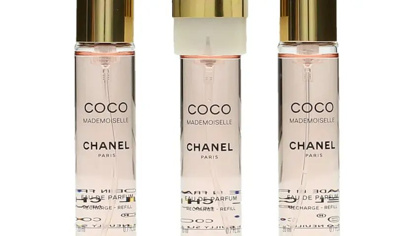 Trzy perfumetki Chanel Coco Mademoiselle z złotymi nakrętkami. Idealne dla każdej madmuazel po francusku.