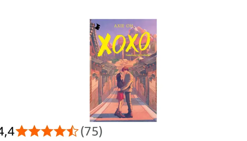 Copertina del libro "XOXO" di Axie Oh, con una coppia abbracciata in una strada coreana. Il titolo evoca il significato di amore e affetto.