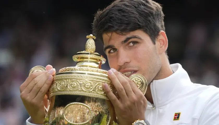 Co wienczy puchar Wimbledonu? Zaskakująca symbolika ananasa