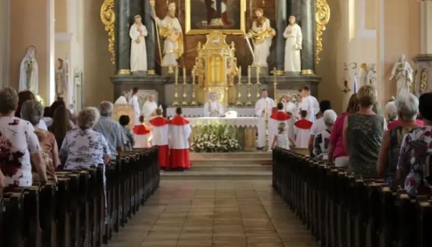 Ile trwa msza ślubna? Sprawdź, co wpływa na jej długość