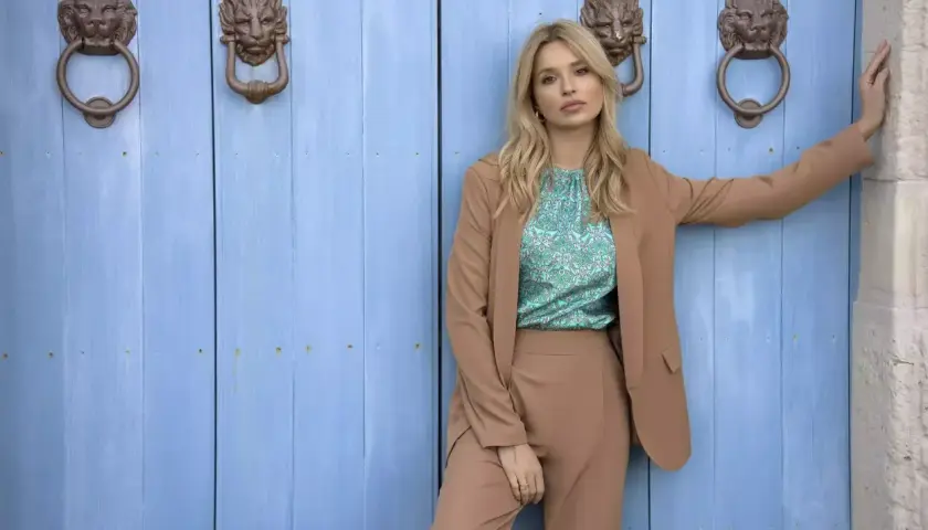 Jak się ubrać na wesele? Poradnik gościa, stylizacje i trendy