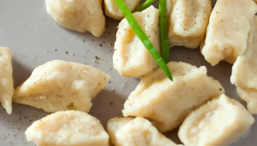 Kopytka z jakim sosem? Odkryj najlepsze połączenia smakowe