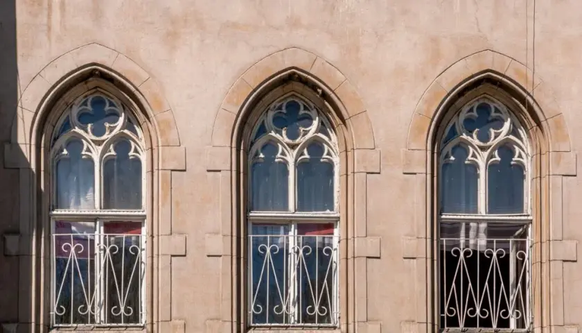 Pałac w Jędrzejowie: fascynująca historia i architektura czekają na Ciebie
