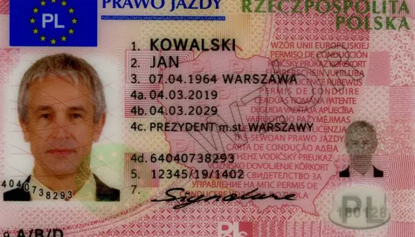 Jakie zasady jazdy obowiązują po zdaniu prawa jazdy? Uważaj na te przepisy!
