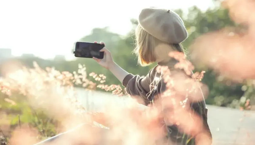 Jak zrobić sobie zdjęcie: 7 trików na idealne selfie w każdej sytuacji