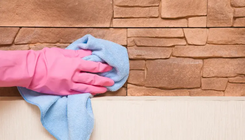 Jak skutecznie czyścić kamień dekoracyjny? Gips, beton, naturalny