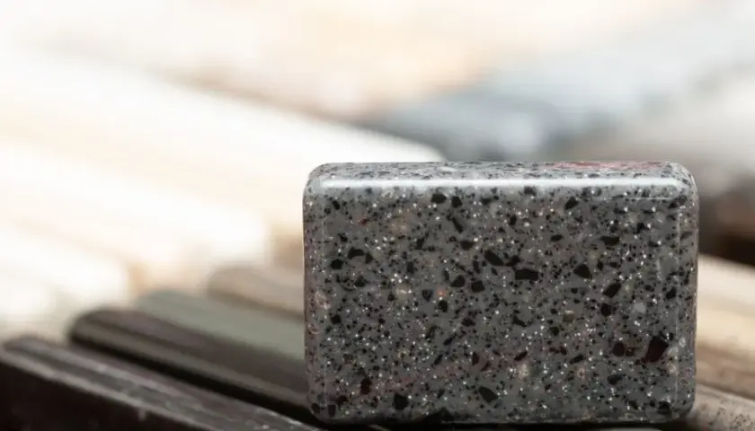 Konglomerat marmurowy blat kuchenny: zalety, wady i pielęgnacja