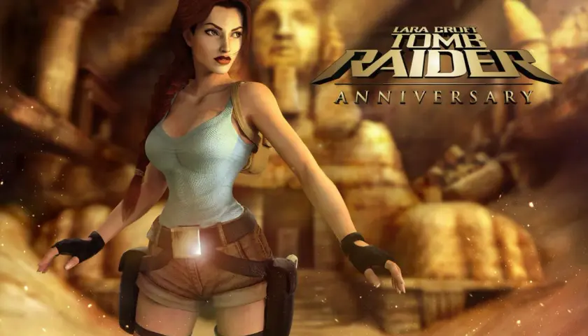 Lara Croft w skąpym stroju, gotowa na przygodę w "Tomb Raider Anniversary spolszczenie". W tle piramidy i Sfinks.