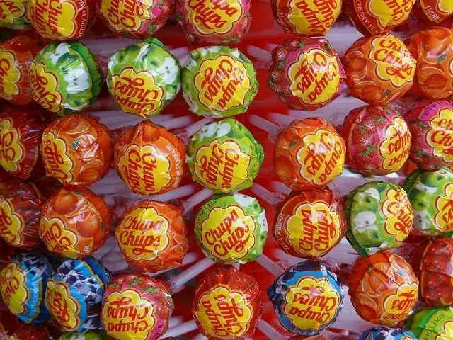 Gotowe menu na imprezę PRL: Kultowe smaki lat 80. Smaki dzieciństwa!