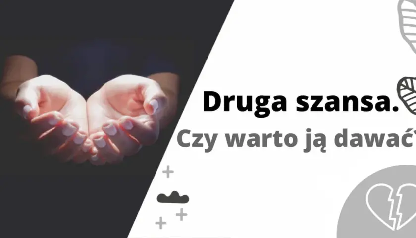 Dłonie otwarte w geście nadziei. Czy warto dać drugą szansę, gdy wchodzimy z jednego związku w drugi?