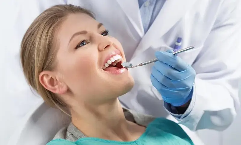 Ile zarabia dentysta w Anglii? Zaskakujące fakty o wynagrodzeniach