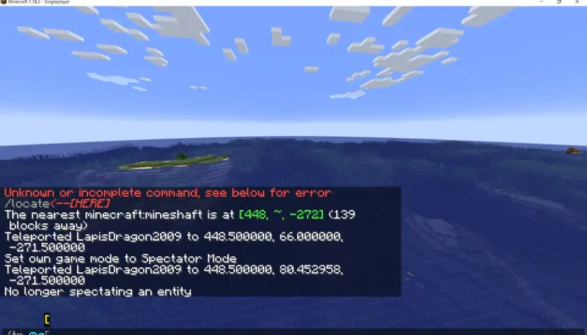 Gracz próbuje użyć komendy teleport minecraft, ale pojawia się błąd. Widać też informację o najbliższym szybie kopalnianym.