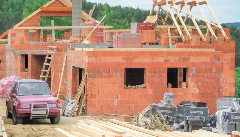 Ile kosztuje pozwolenie na budowę komina? Sprawdź ukryte opłaty