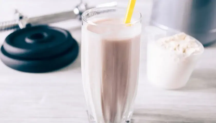 Czy shake proteinowy jest zdrowy? Odkryj ukryte zagrożenia i korzyści