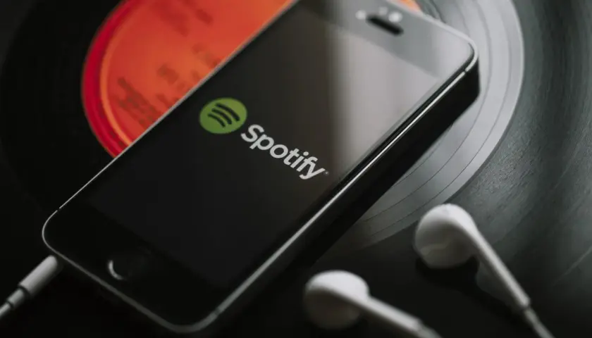 Jak dodać pliki lokalne do Spotify na telefonie - proste kroki i porady